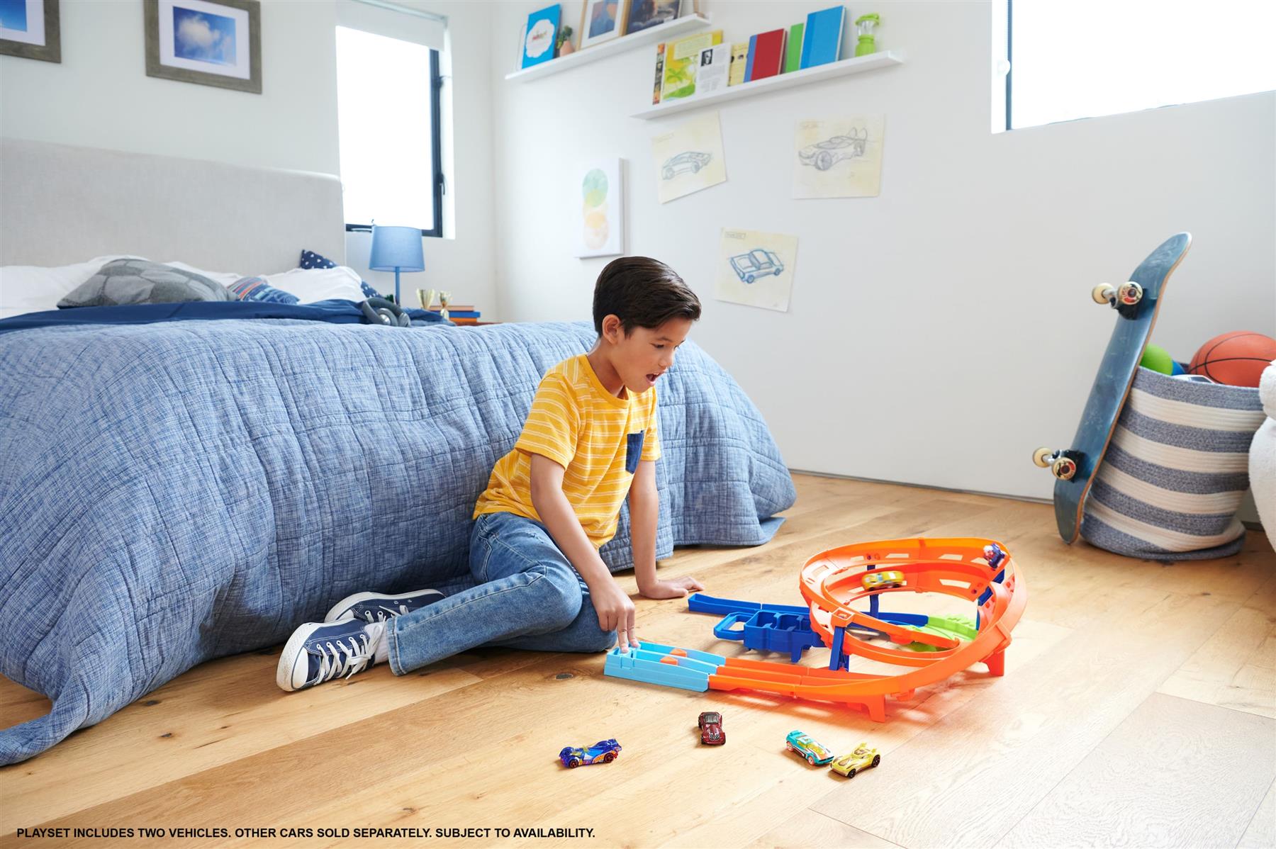 Hot Wheels Whip Around Raceway Track Set