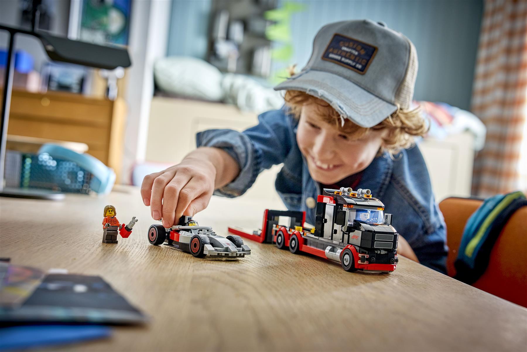 LEGO F1 Display Truck with Audi F1 Race Car 60493