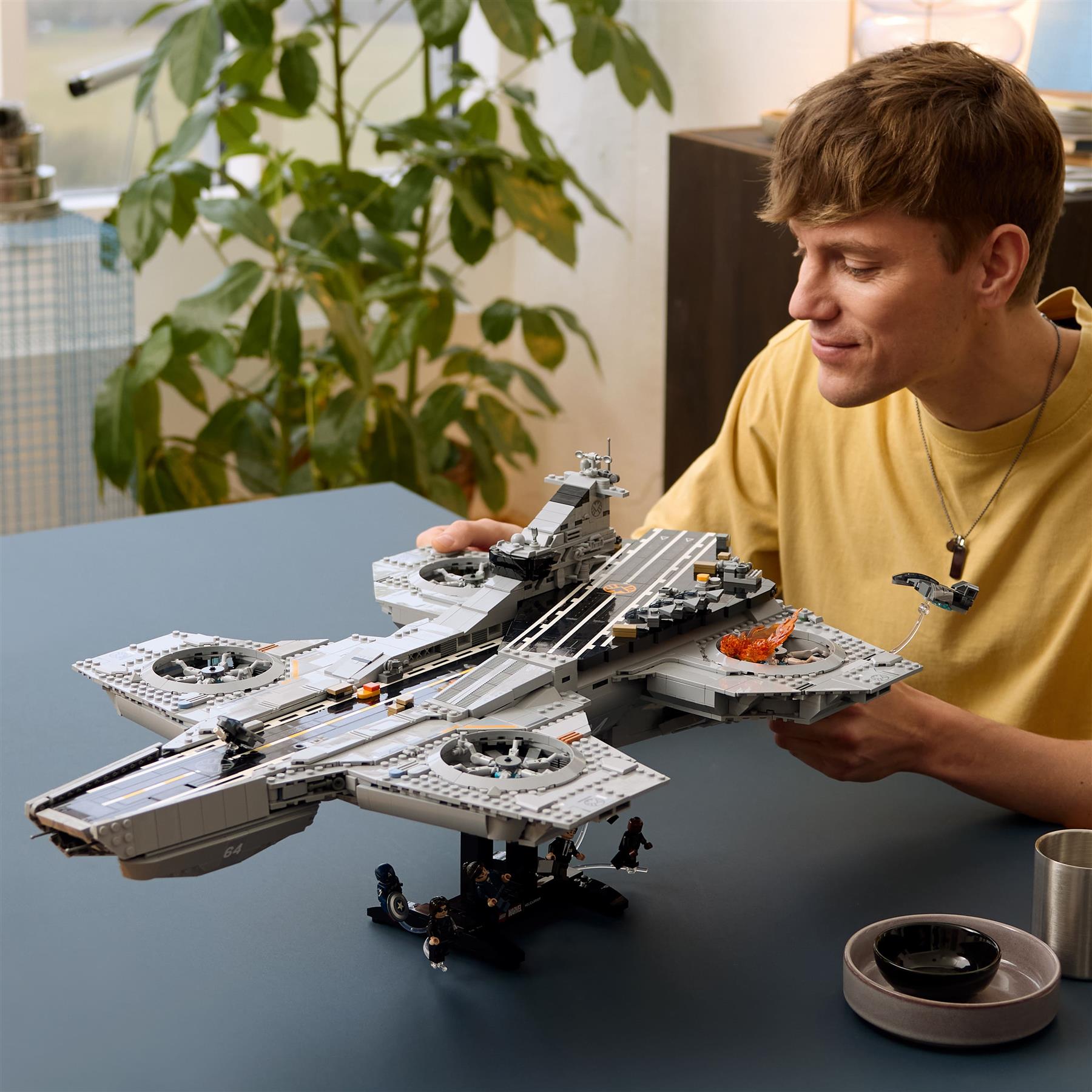 LEGO Marvel S.H.I.E.L.D. Helicarrier 76354