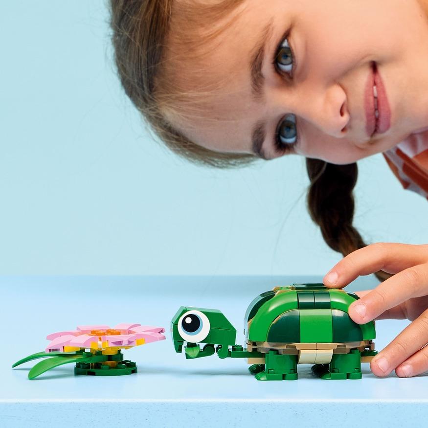 LEGO Creator 3in1 Turtle with a Water Lily Flower 31377