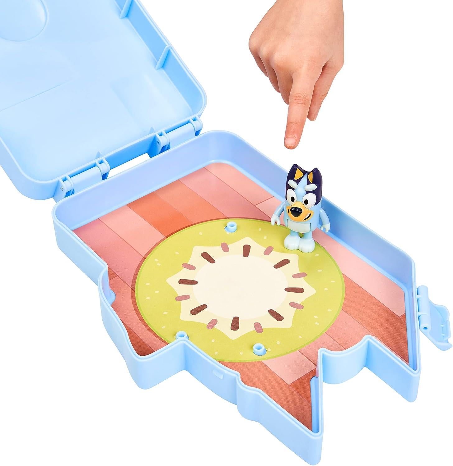 Bluey Deluxe Collector Case With 2.5-3 Inch Figure Set