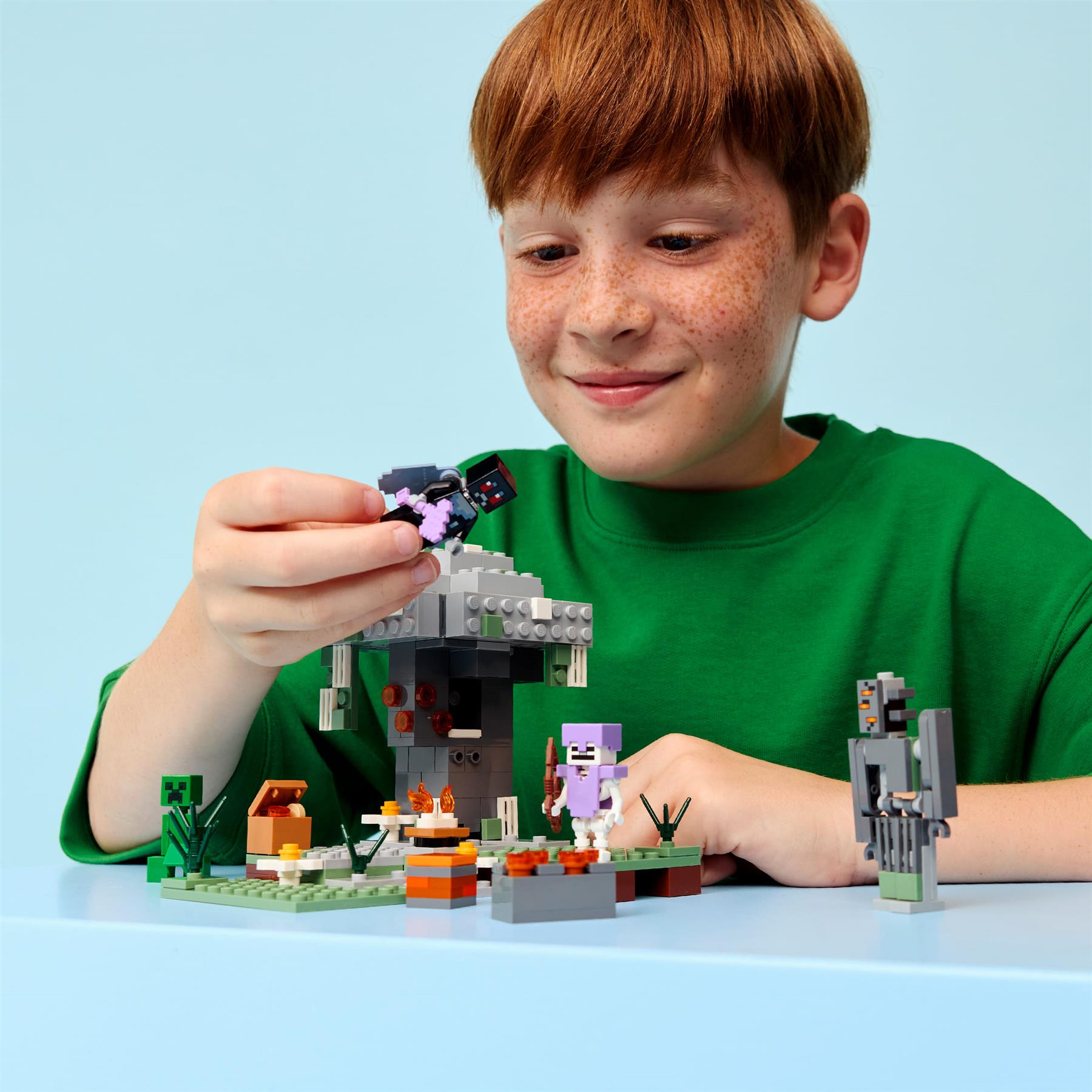 LEGO Minecraft The Pale Garden 21586