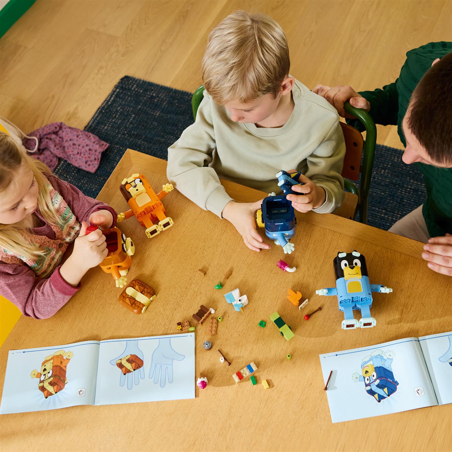 LEGO Bluey Brick-Built Bluey Family 11217