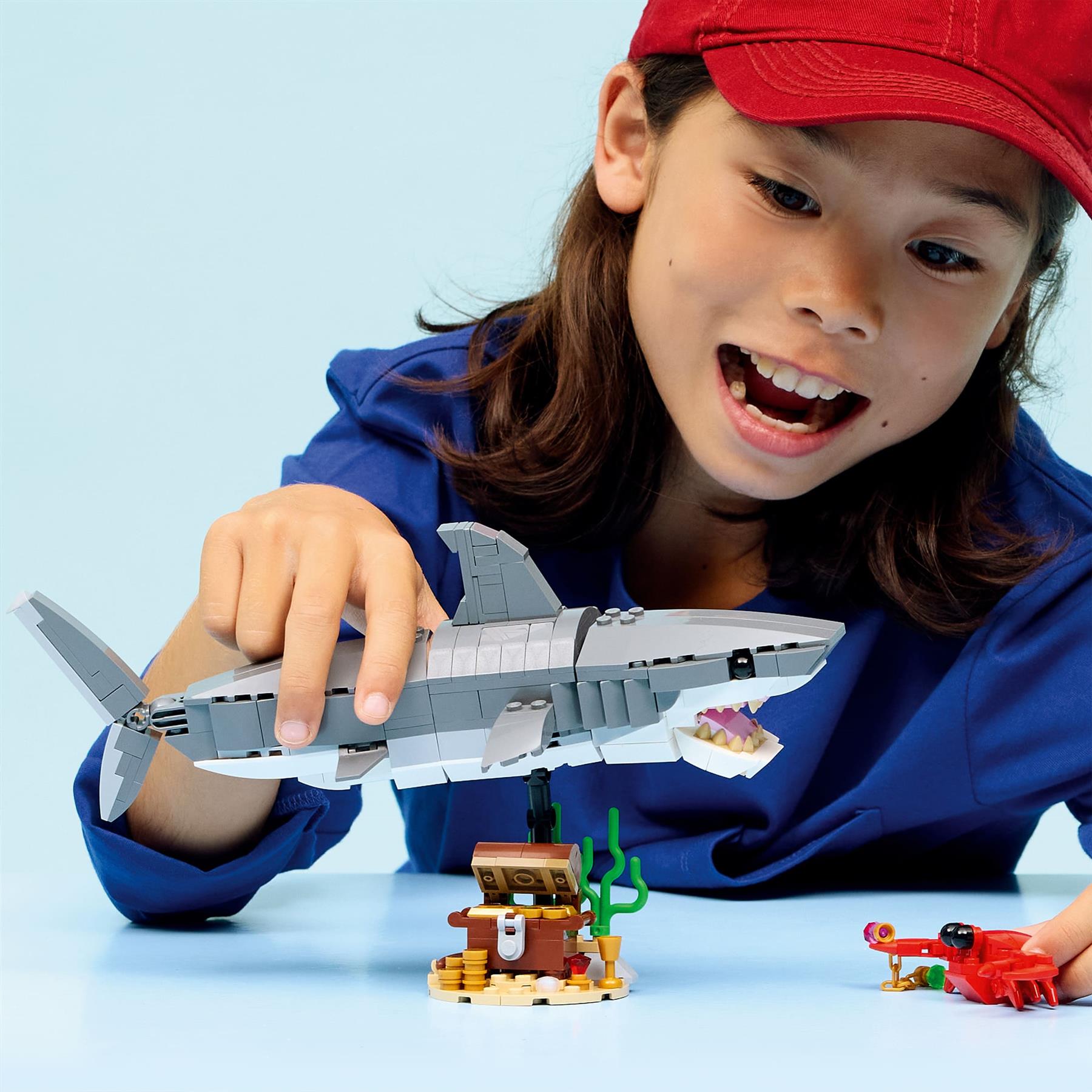 LEGO Creator 3-in-1 Fierce Shark with a Treasure Chest 31381