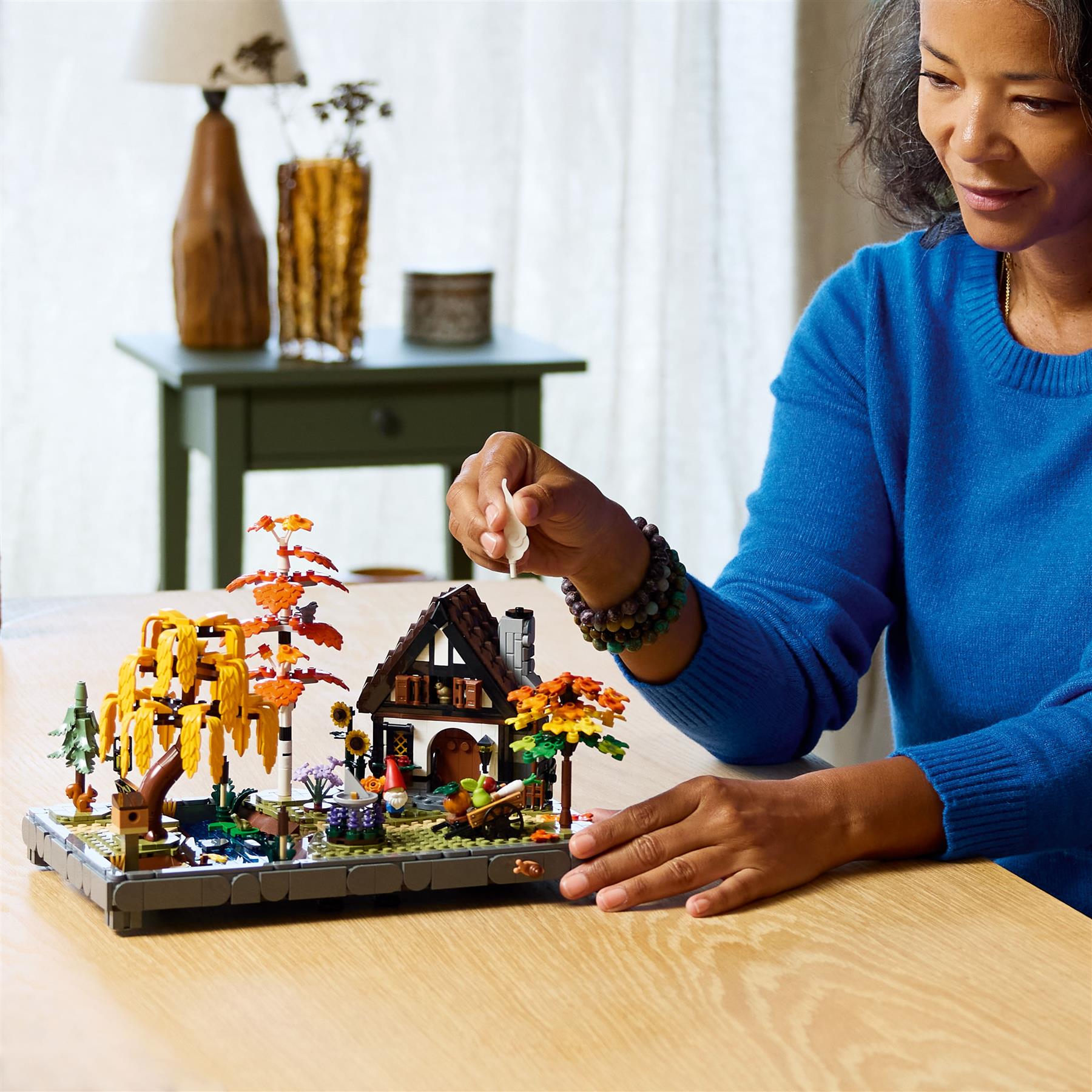 LEGO Icons Autumn Cottage Garden 11372