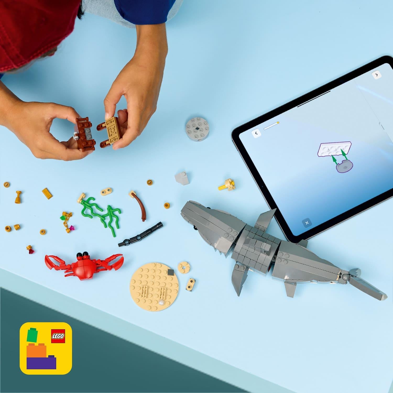 LEGO Creator 3-in-1 Fierce Shark with a Treasure Chest 31381
