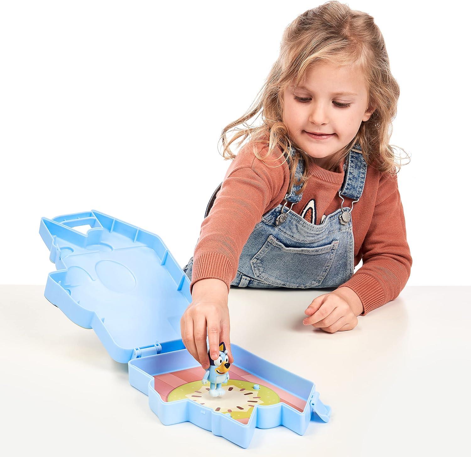 Bluey Deluxe Collector Case With 2.5-3 Inch Figure Set
