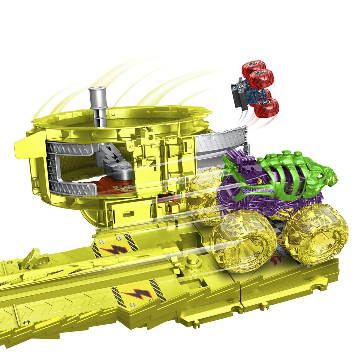 Hot Wheels Monster Trucks Power Smashers Charge & Chase Playset