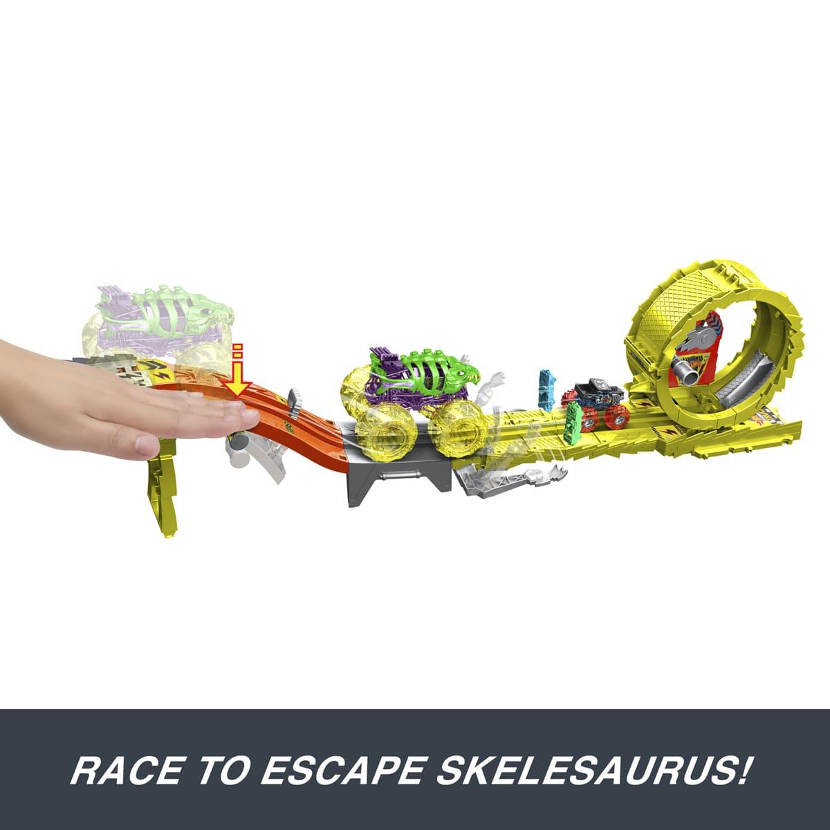 Hot Wheels Monster Trucks Power Smashers Charge & Chase Playset